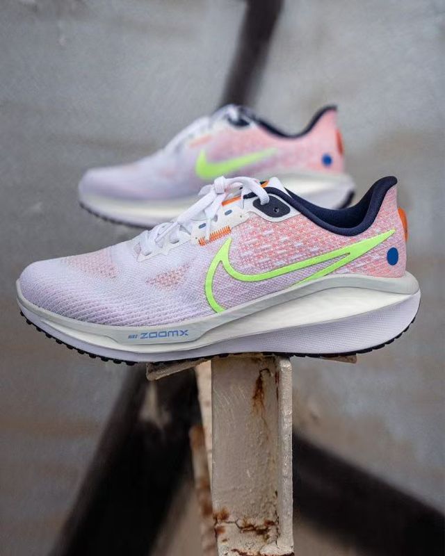 Running Shoes View 1